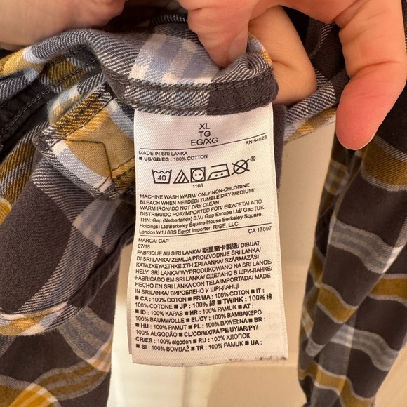 GAP flannel 100% cotton button down - Picture 4 of 4